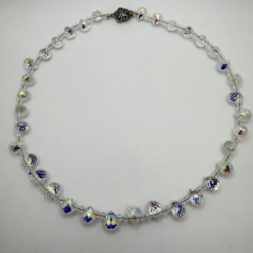18" NWOT faceted Aurora Borealis GLASS beaded‎ necklace w/ silver tone clasp!